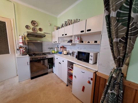 Eladó Lakás 7691 Pécs , === Pécs-Vasason kis lakás kertrésszel ===