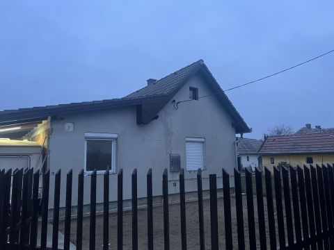 Eladó Ház 2212 Csévharaszt , Központhoz közel