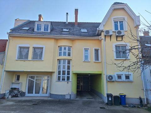 Eladó Lakás 6000 Kecskemét , Mária krt.