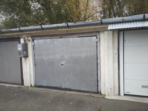 Eladó Parkoló 1181 Budapest 18. kerület , Garázs villanyórával és szerelőaknával - Havanna lakótelep