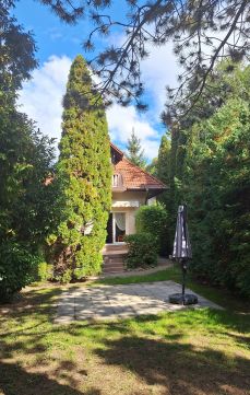 Eladó Ház 1028 Budapest 2. kerület , 2/A PESTHIDEGKÚT- IKERHÁZFÉL, CSENDES, MÉGIS KÖZPONTI HELYEN