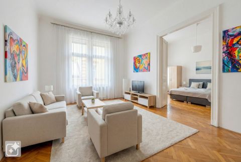 Eladó Lakás 1085 Budapest 8. kerület , Eladó 3 szobás csendes, világos  lakás Palotanegyedben!