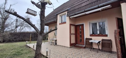 Eladó Ház 2330 Dunaharaszti , Dunaharasztin a Sport szigeten, mintha állandóan nyaralna...