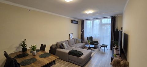 Eladó Lakás 6000 Kecskemét , Felújított,erkélyes lakás a Hitel utcában.