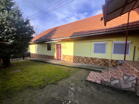 Eladó Ház 2519 Piliscsév 