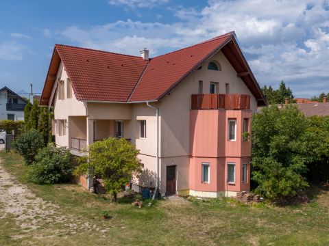 Eladó Ház 8142 Úrhida 