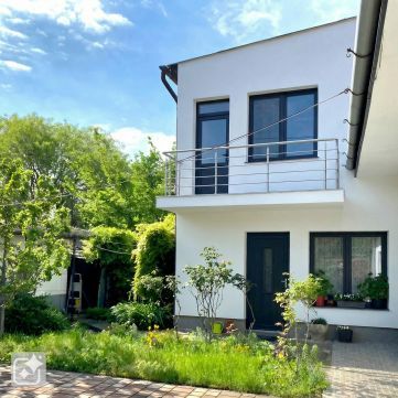 Eladó Ház 1039 Budapest 3. kerület , Csillaghegyen csendes mellékutcában eladó lakás + 111m2 kert