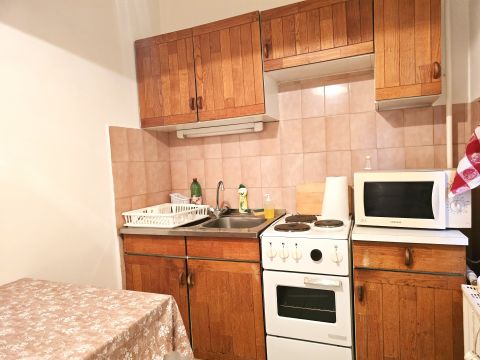 Eladó Lakás 7632 Pécs , Kertvárosban csendes 3 szobás fsz-i lakás