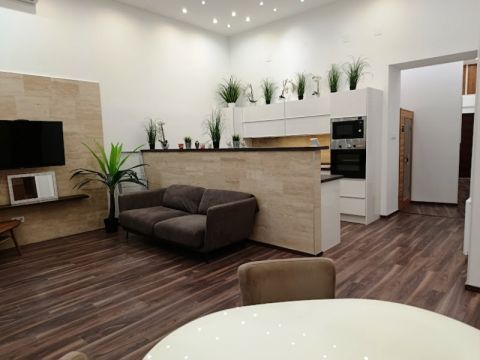 Eladó Lakás 1073 Budapest 7. kerület , Nagykörúti szép házban elegáns, duplakomfortos lakás