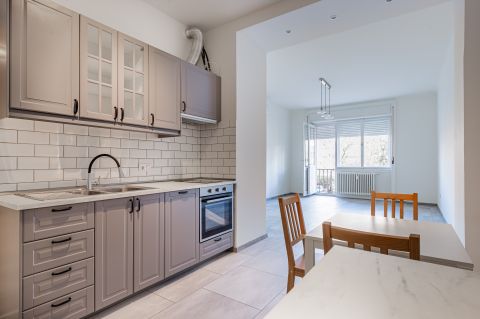 Eladó Lakás 1012 Budapest 1. kerület , Felújított, tágas, erkélyes lakás a Feszty Árpád utcában