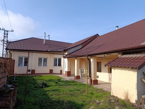 Eladó Ház 5440 Kunszentmárton ,  felújított családi ház eladó