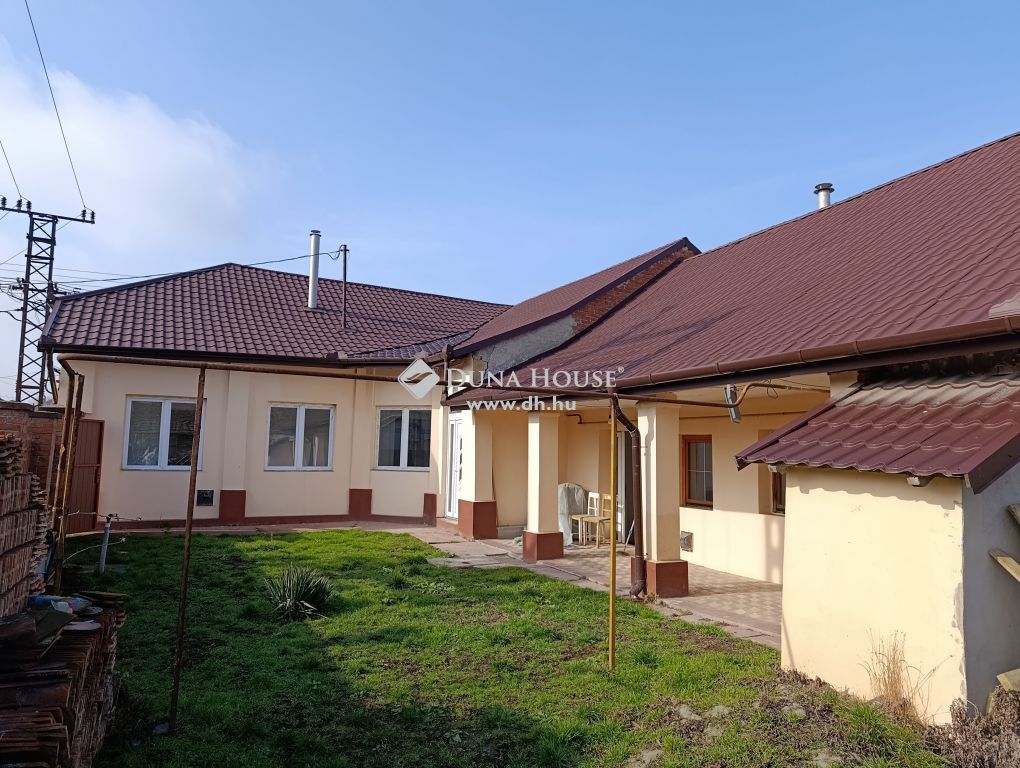 5440 Kunszentmárton ,  felújított családi ház eladó — 1/26