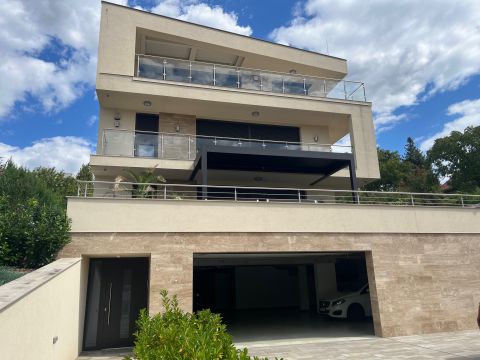 Eladó Lakás 1112 Budapest 11. kerület , Madárhegynél panorámás, medencés lakás