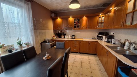 Eladó Ház 7000 Sárbogárd családi házas övezetben