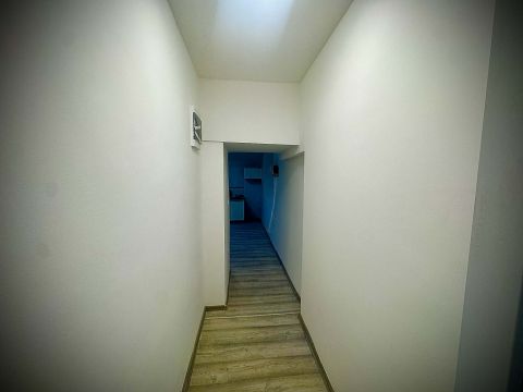 Eladó Iroda 1096 Budapest 9. kerület Felújított Garzon