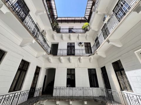 Eladó Lakás 1052 Budapest 5. kerület Astóriánál