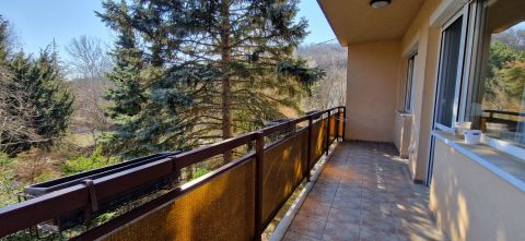 Eladó Lakás 1021 Budapest 2. kerület , NAPPALI + 2 HÁLÓS ELSŐ EMELETI LOGGIÁS LAKÁS GARÁZZSAL