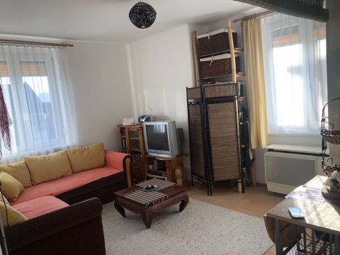 Eladó Lakás 1145 Budapest 14. kerület , Herminamező közepén, nappali egy hálós napfényes lakás!