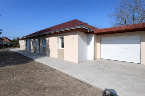 Eladó Ház 2737 Ceglédbercel , Ceglédbercel Iskolánál 2 generációs 5 szobás 125nm-es ház 