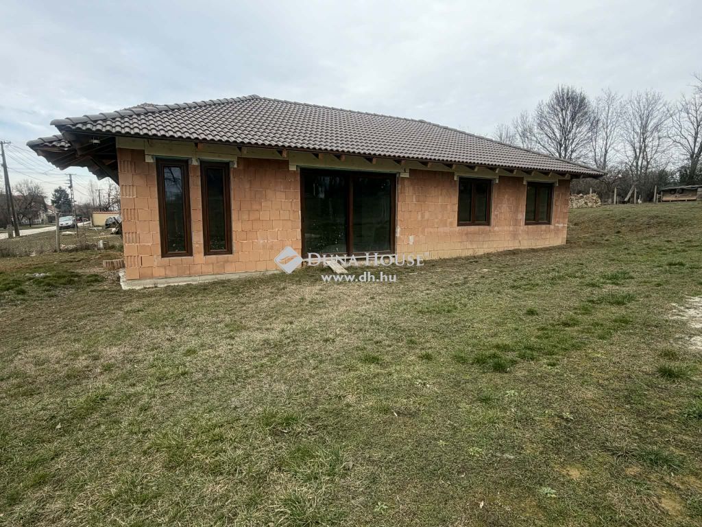 2737 Ceglédbercel , Iskolához közel — 1/17