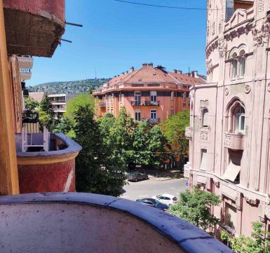 Eladó Lakás 1126 Budapest 12. kerület , ERKÉLYES, NAPFÉNYES MAXIGARZON A DÉLINÉL