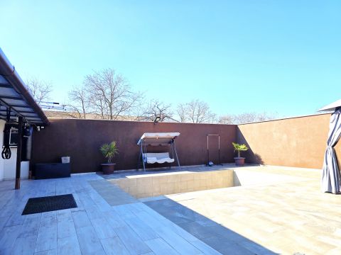 Eladó Ház 7630 Pécs , Felújított-MEDENCÉS családi ház tágas műhellyel