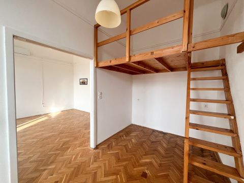 Eladó Lakás 1239 Budapest 23. kerület , A Hősök terén 2 szobás, galériás polgári lakás, klímával