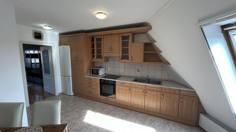 Kiadó Lakás 6000 Kecskemét , Igényes belvárosi lakás zártudvari parkolóval!