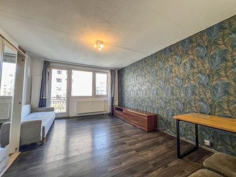 Eladó Lakás 1214 Budapest 21. kerület , Csillagtelepen, frissen szigetelt panelházból, erkéllyel