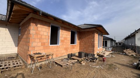 Eladó Ház 2335 Taksony , Kert utca