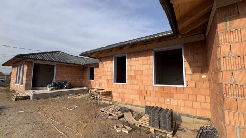 Eladó Ház 2335 Taksony Kert utca