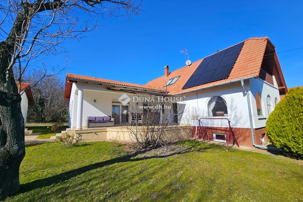 8220 Balatonalmádi — 1/30