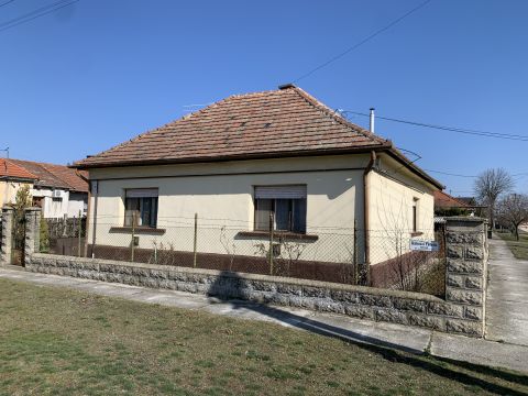 Eladó Ház 2377 Örkény , Központ közelében