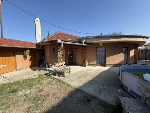 Eladó Ház 6085 Fülöpszállás , 120  m2-es, nappali+3 szobás CSALÁDI HÁZ