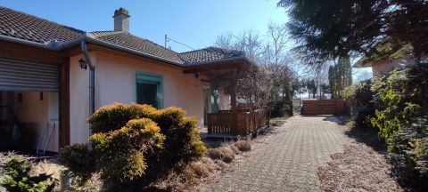 Eladó Ház 8646 Balatonfenyves 