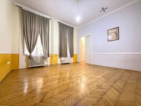 Eladó Lakás 1051 Budapest 5. kerület 