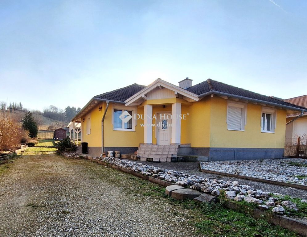 9081 Győrújbarát , NAGY TELEKKEL HANGULATOS CSALÁDI HÁZ! — 1/28