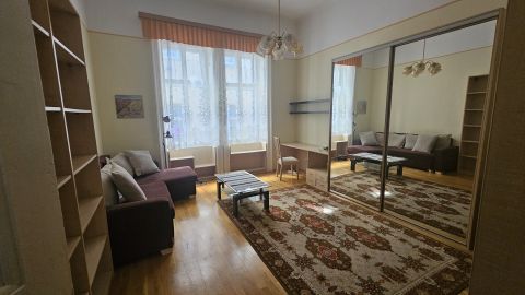 Eladó Lakás 1076 Budapest 7. kerület , Csendes kis lakás a Keleti pályaudvarral szemben