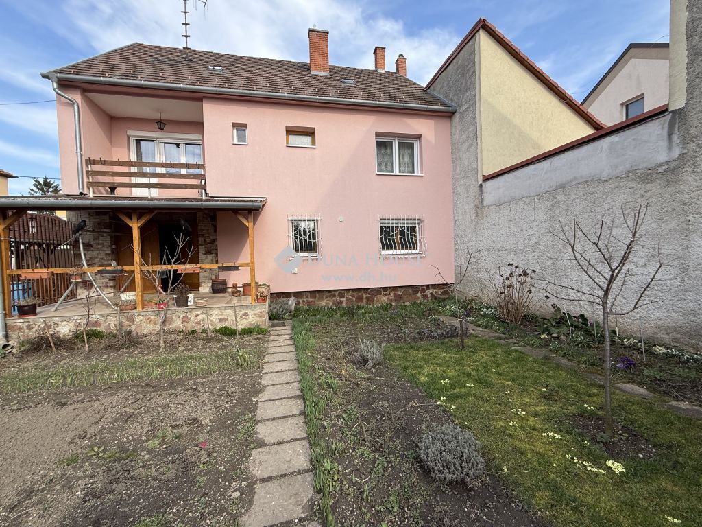 9700 Szombathely , Belváros peremén/ Savaria Pláza és Fő tér közötti mellékutca — 1/62
