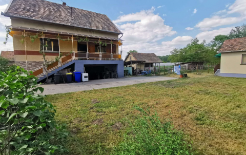 Eladó Ház 2711 Tápiószentmárton Tápiószentmárton Tavasz utca  4 szobás tégla építésű ház