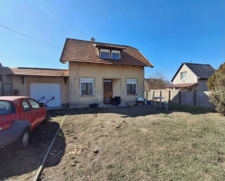 Eladó Ház 2300 Ráckeve , Jó adottságú ikerházfél