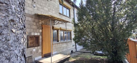 Eladó Ház 2000 Szentendre Szentendre kertvárosi részén....