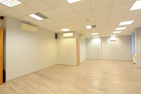 Eladó Iroda 1085 Budapest 8. kerület , LIFTES irodaház, 2. emelet, 143 nm-es iroda, 2 terem garázs