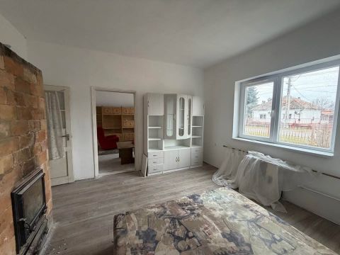 Eladó Ház 6787 Zákányszék , Falu központjában közelében.