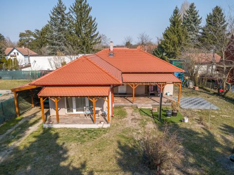 Eladó Ház 2015 Szigetmonostor , Újszerű összközműves ház két terasszal - Horány