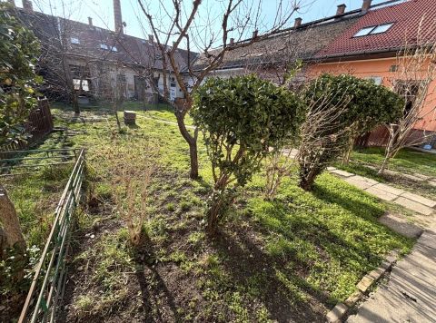 Eladó Lakás 1103 Budapest 10. kerület , szigetelt, saját kertes mini lakás - szuper 1/1 tulajdon