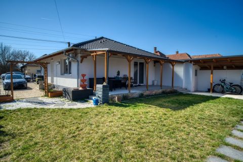 Eladó Ház 2366 Kakucs , ELADÓ 4 ÉVES IKERHÁZFÉL!