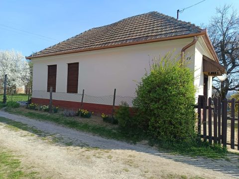 Eladó Ház 7932 Mozsgó , Lakhatásra alkalmas ház