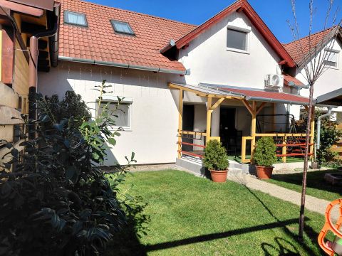 Eladó Ház 2212 Csévharaszt , Modern sorházi lakás, újépítésű részen!