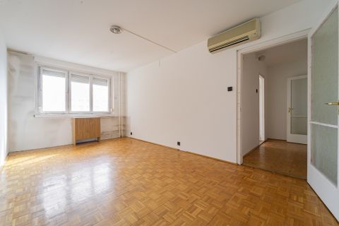 Eladó Lakás 1035 Budapest 3. kerület , Miklós utcában felújítandó 3 szobás 73nm-es lakás